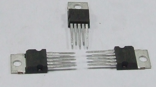 L 4947 CIRCUITO INTEGRATO ORIGINALE ST L4947